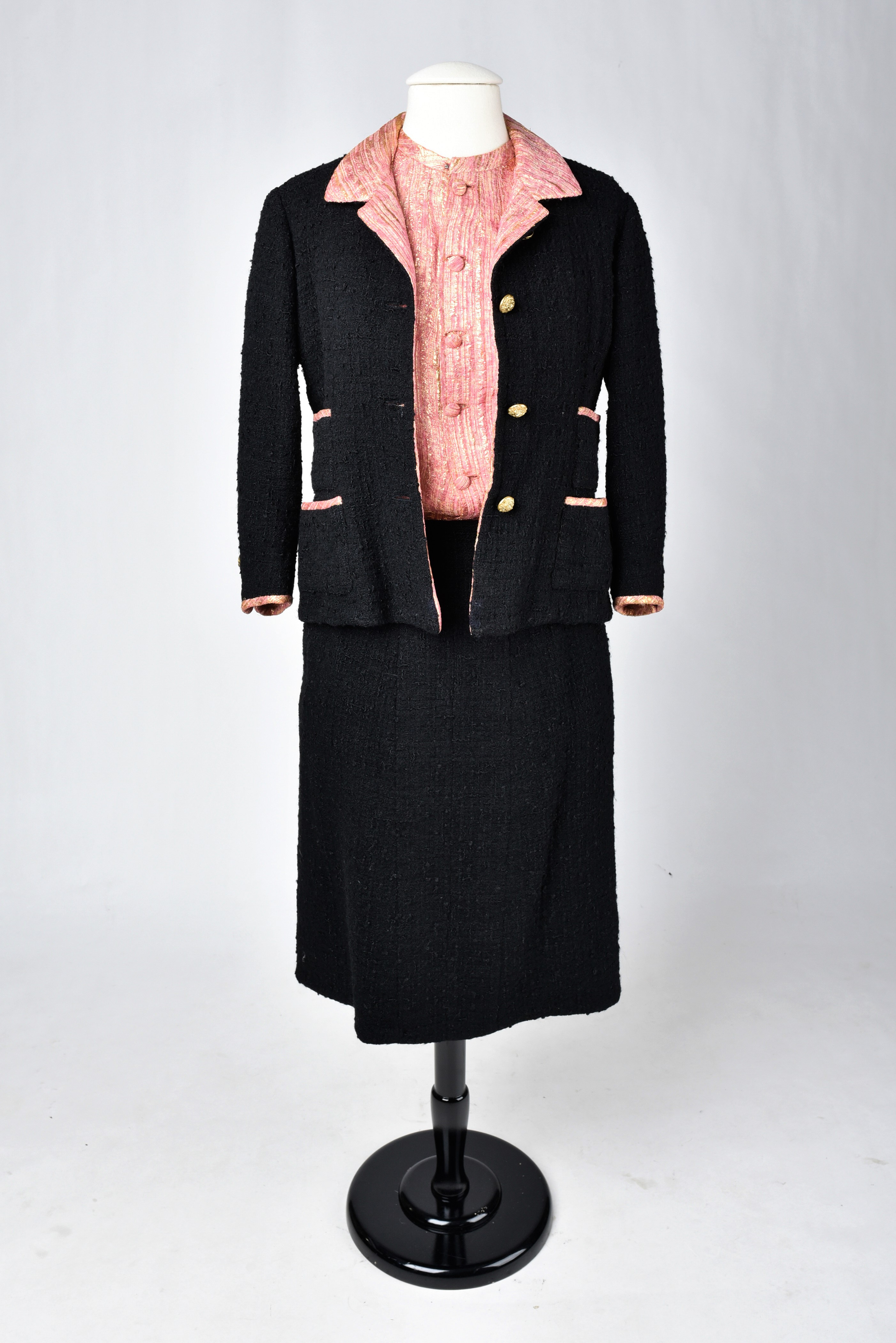 1938 – Gabrielle Chanel, Red velvet suit
